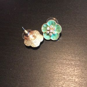 🌼Mint green flower earrings🌼